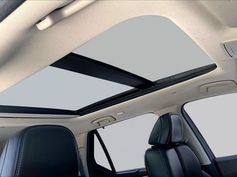 Used 2025 Honda Pilot Touring image 29