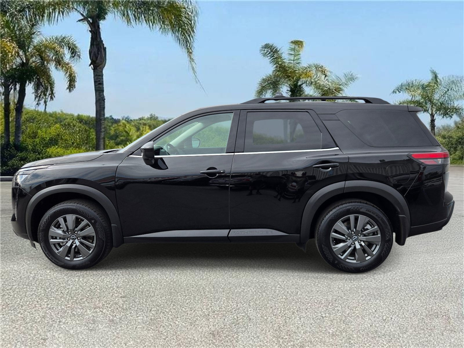 Used 2026 Nissan Pathfinder SV FWD image 2