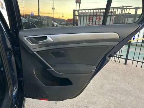 Used 2016 Volkswagen Golf S image 16