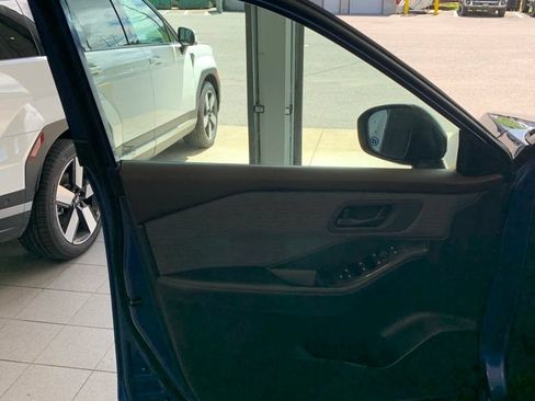 Used 2021 Nissan Rogue S AWD/4WD image 5