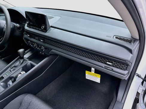 Used 2025 Honda Accord SE image 27