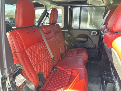 Used 2024 Jeep Wrangler Unlimited Rubicon image 14