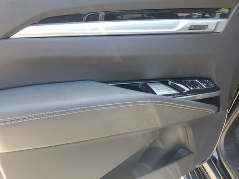 Certified 2025 Cadillac Escalade ESV Sport image 19