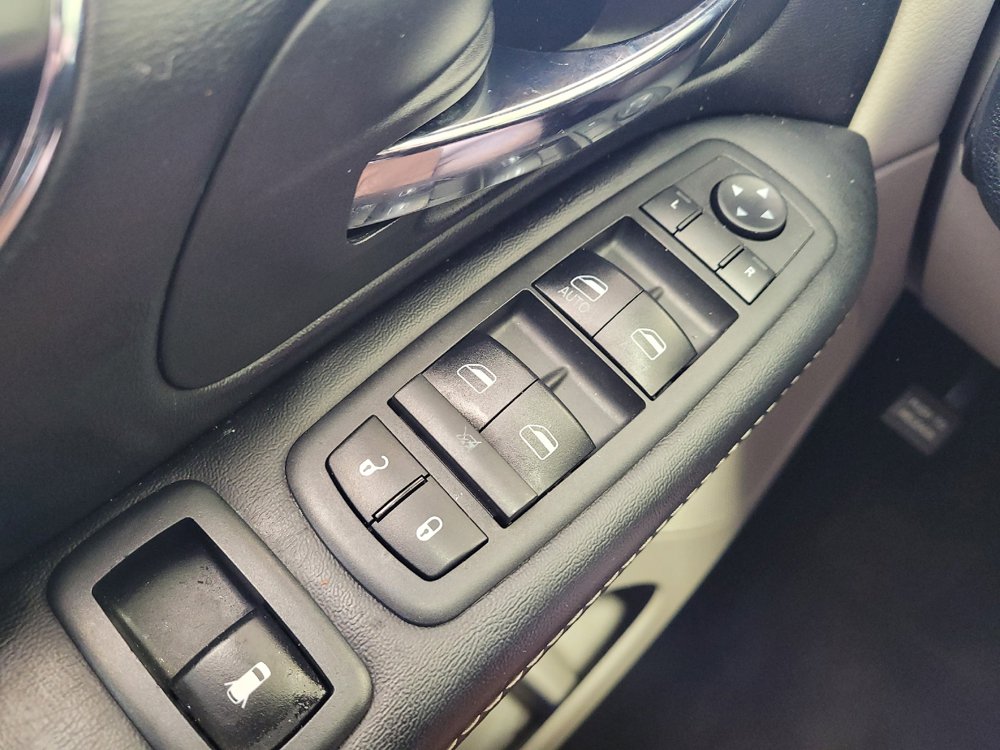 Used 2019 Dodge Grand Caravan SXT FWD image 27