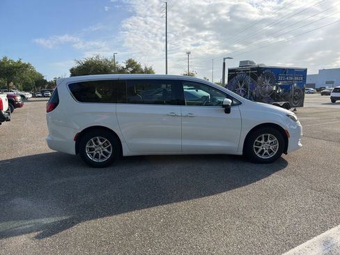 Used 2023 Chrysler Voyager LX FWD image 6