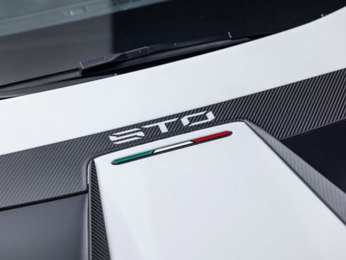 Used 2022 Lamborghini Huracan STO image 27