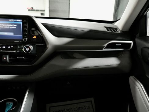 Used 2021 Toyota Highlander LE image 23