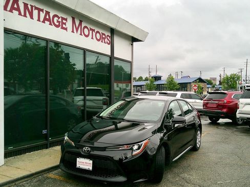 Used 2020 Toyota Corolla LE FWD image 1