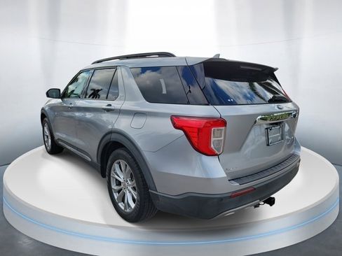 Used 2020 Ford Explorer XLT w/ Equipment Group 202A image 4