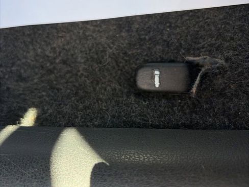Used 2016 Nissan Versa SV FWD image 28