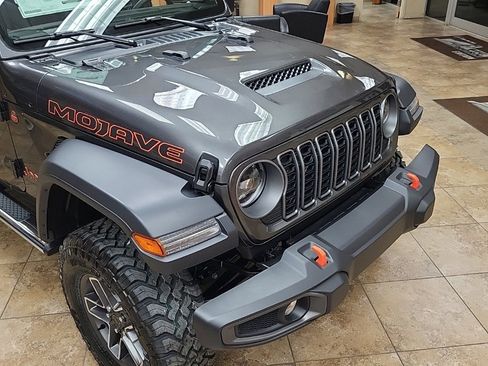 New 2025 Jeep Gladiator Mojave image 7
