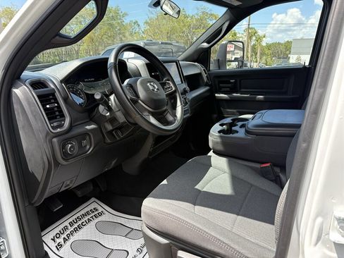 Used 2024 RAM 2500 Tradesman w/ Chrome Appearance Group AWD/4WD image 8