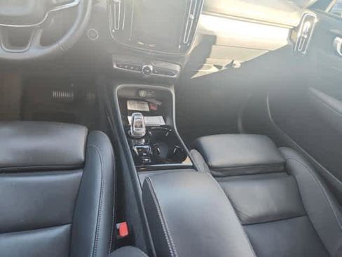 Used 2024 Volvo XC40 B5 Plus w/ Climate Package image 7