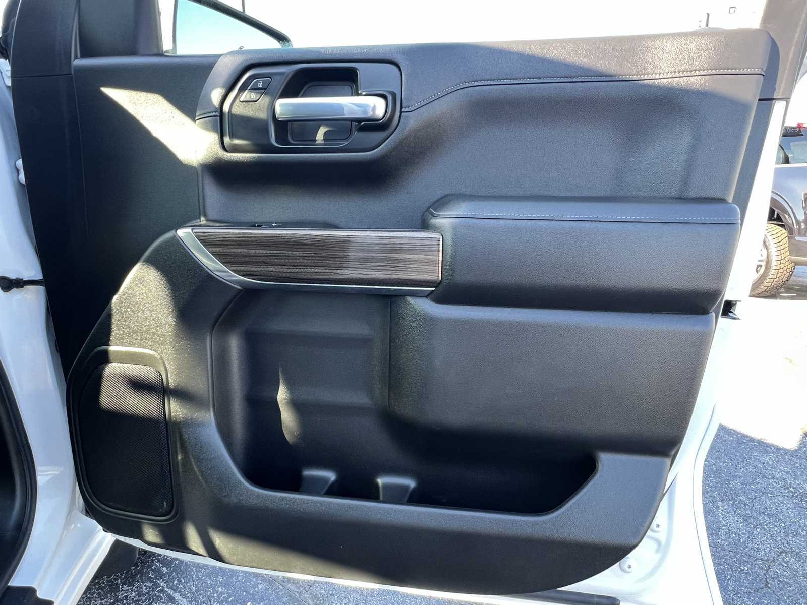 Used 2021 Chevrolet Silverado 1500 LT RWD image 22