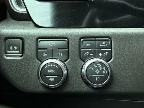 Used 2024 GMC Sierra 1500 SLT AWD/4WD image 21
