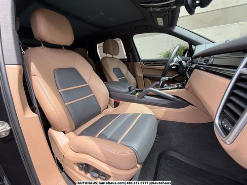 Used 2023 Porsche Cayenne S AWD/4WD image 2