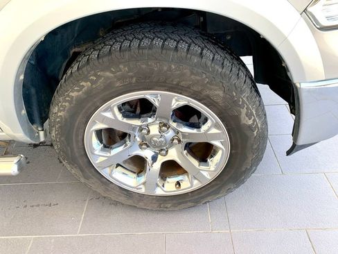 Used 2018 RAM 1500 Laramie w/ Convenience Group AWD/4WD image 9