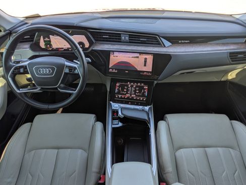 Used 2019 Audi e-tron Prestige w/ Prestige Package image 19