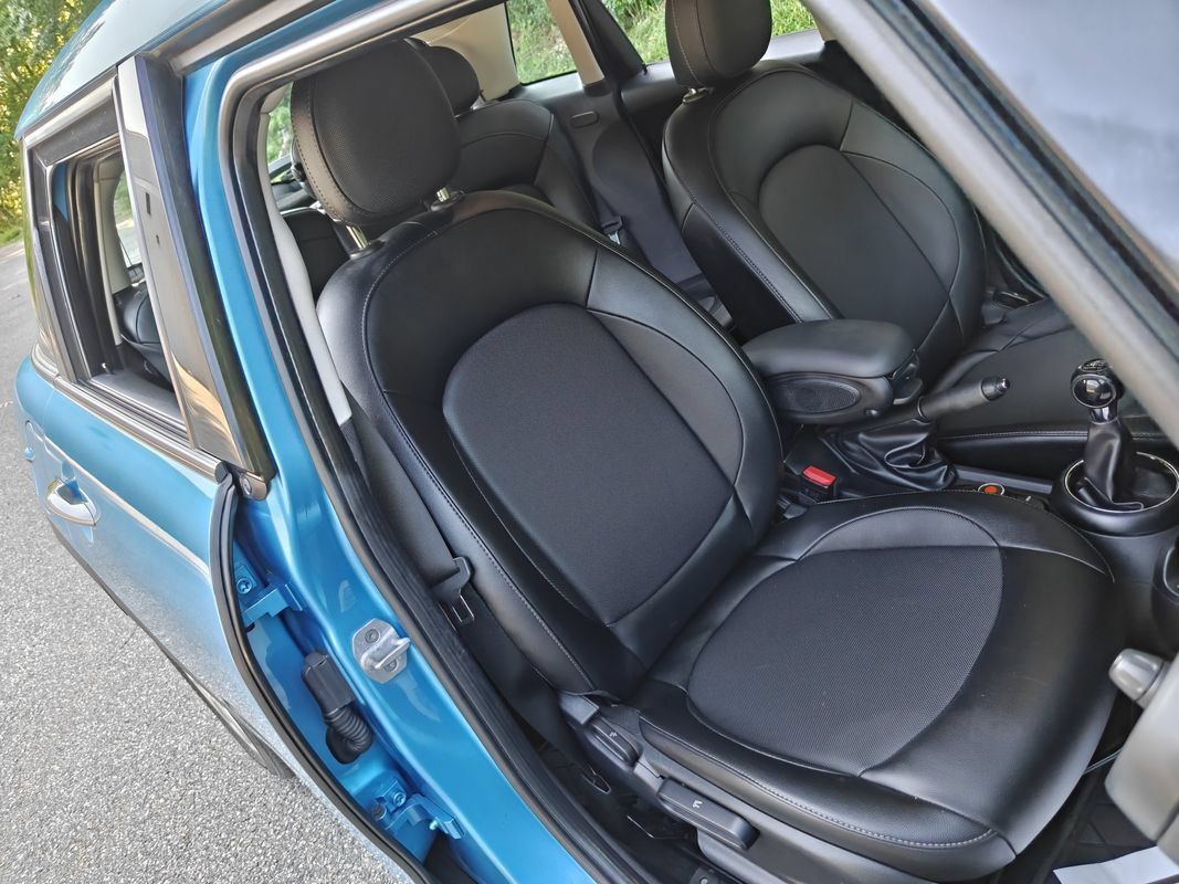 Used 2018 MINI Cooper 4-Door Hardtop FWD image 14