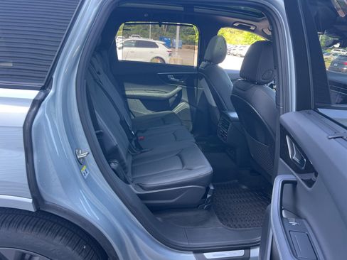Used 2025 Audi Q7 2.0T Premium w/ Premium Plus Package AWD/4WD image 37
