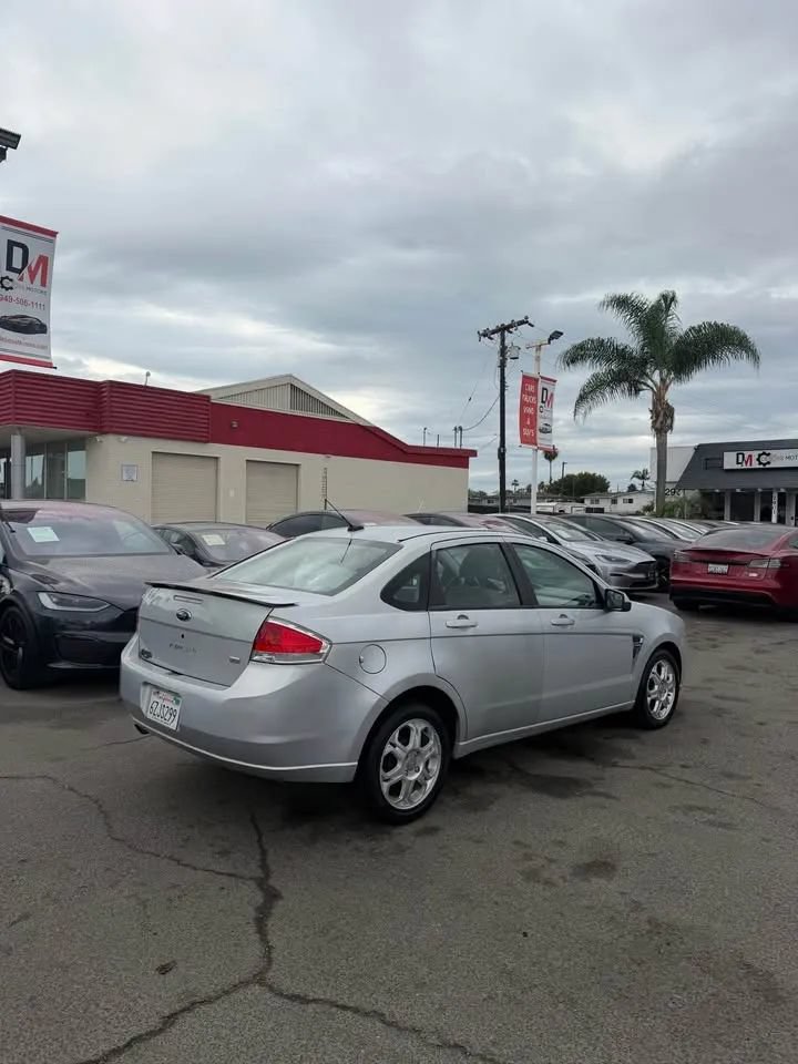 Used 2008 Ford Focus SES FWD image 2