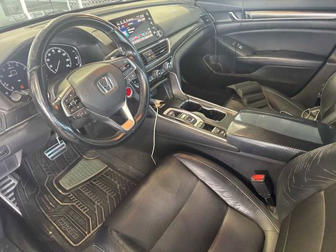 Used 2018 Honda Accord Sport image 9