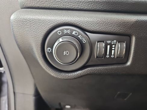 Used 2021 Chrysler Pacifica Pinnacle AWD/4WD image 33