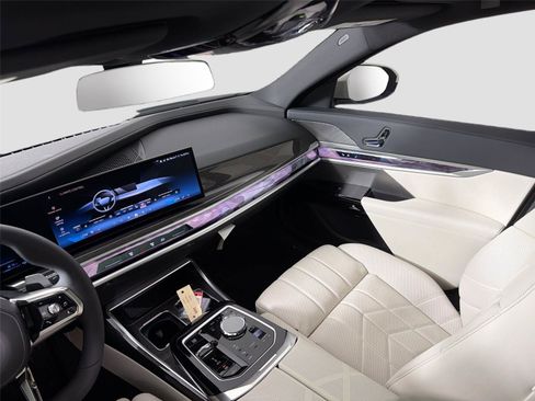 New 2026 BMW 750e xDrive AWD/4WD image 22