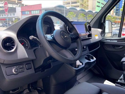 New 2025 Mercedes-Benz Sprinter 2500 image 18
