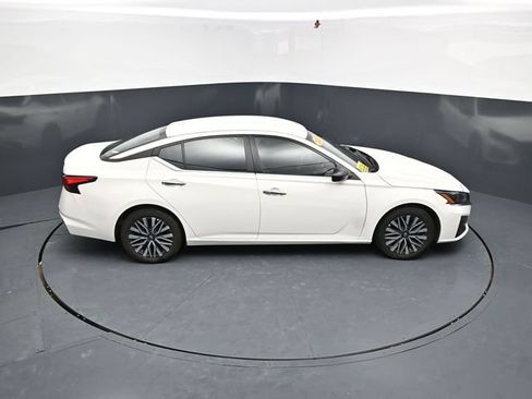 Used 2025 Nissan Altima 2.5 SV FWD image 38
