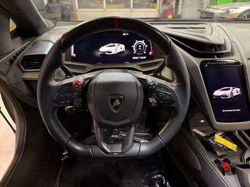 Used 2024 Lamborghini Revuelto AWD/4WD image 15