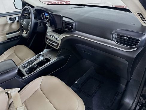 Used 2021 Ford Explorer XLT w/ Equipment Group 202A image 32