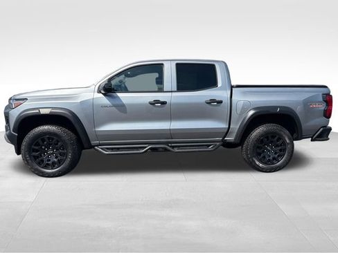 Used 2024 Chevrolet Colorado Trail Boss w/ Technology Package AWD/4WD image 2