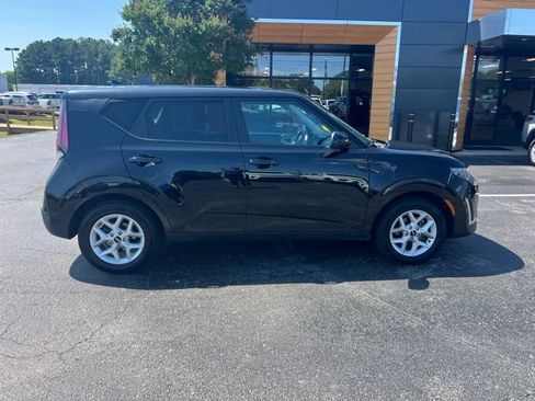 Used 2024 Kia Soul LX w/ Option Group 015 FWD image 2