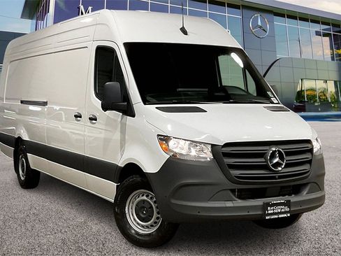 Used 2025 Mercedes-Benz Sprinter 2500 image 1