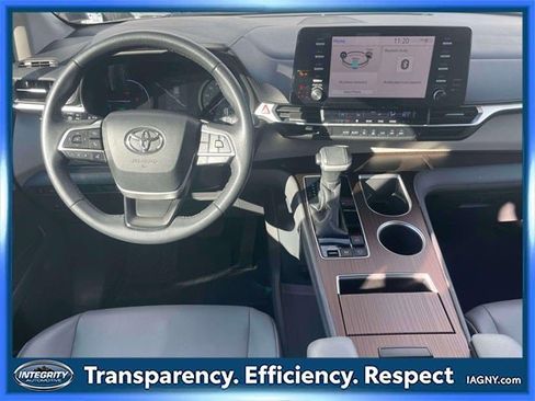 Certified 2021 Toyota Sienna XLE image 14