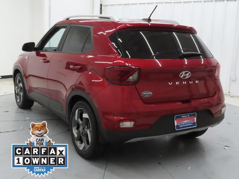 Used 2023 Hyundai Venue Limited w/ Cargo Package FWD image 6