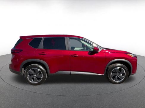Used 2025 Nissan Rogue SV AWD/4WD image 16