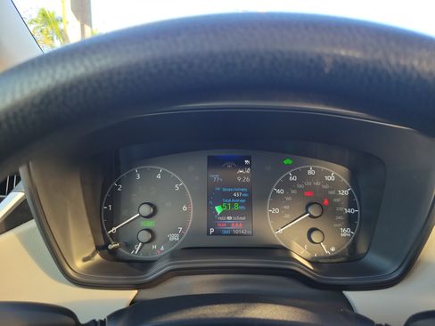 Used 2025 Toyota Corolla LE image 18