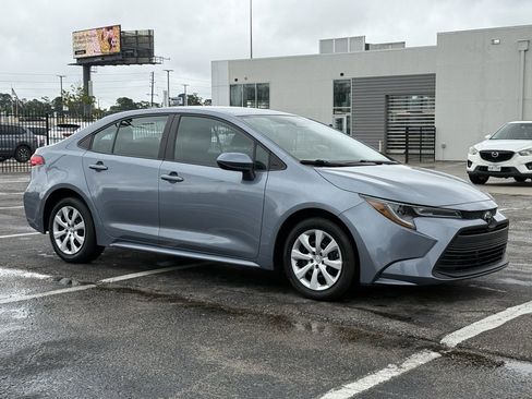 Used 2023 Toyota Corolla LE FWD image 3