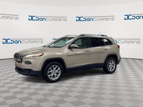 Used 2015 Jeep Cherokee Latitude w/ Cold Weather Group image 4