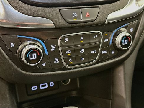 Used 2023 Chevrolet Equinox Premier AWD/4WD image 24