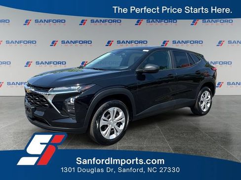 Used 2024 Chevrolet Trax LS FWD image 1