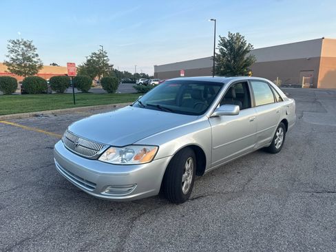 Used 2000 Toyota Avalon XL w/ Option Pkg 3 FWD image 12