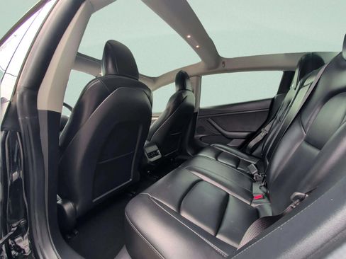 Used 2022 Tesla Model 3 Standard Range RWD image 33