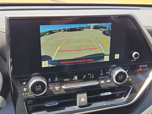 Used 2023 Toyota Highlander Limited AWD/4WD image 25