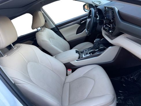 Used 2021 Toyota Highlander Limited image 20