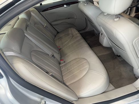 Used 2010 Buick Lucerne CXL image 17