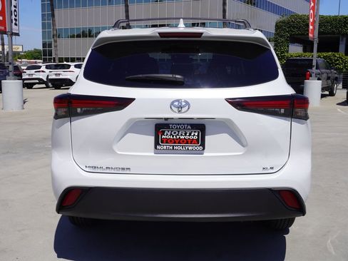 Certified 2024 Toyota Highlander XLE FWD image 6