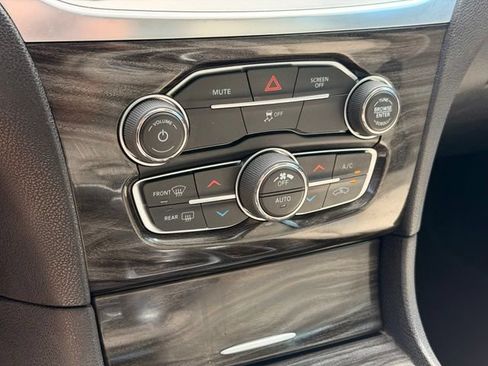 Used 2017 Chrysler 300 Limited w/ Value Package RWD image 34